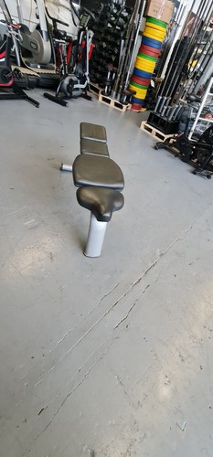 Used technogym flat bench - ,